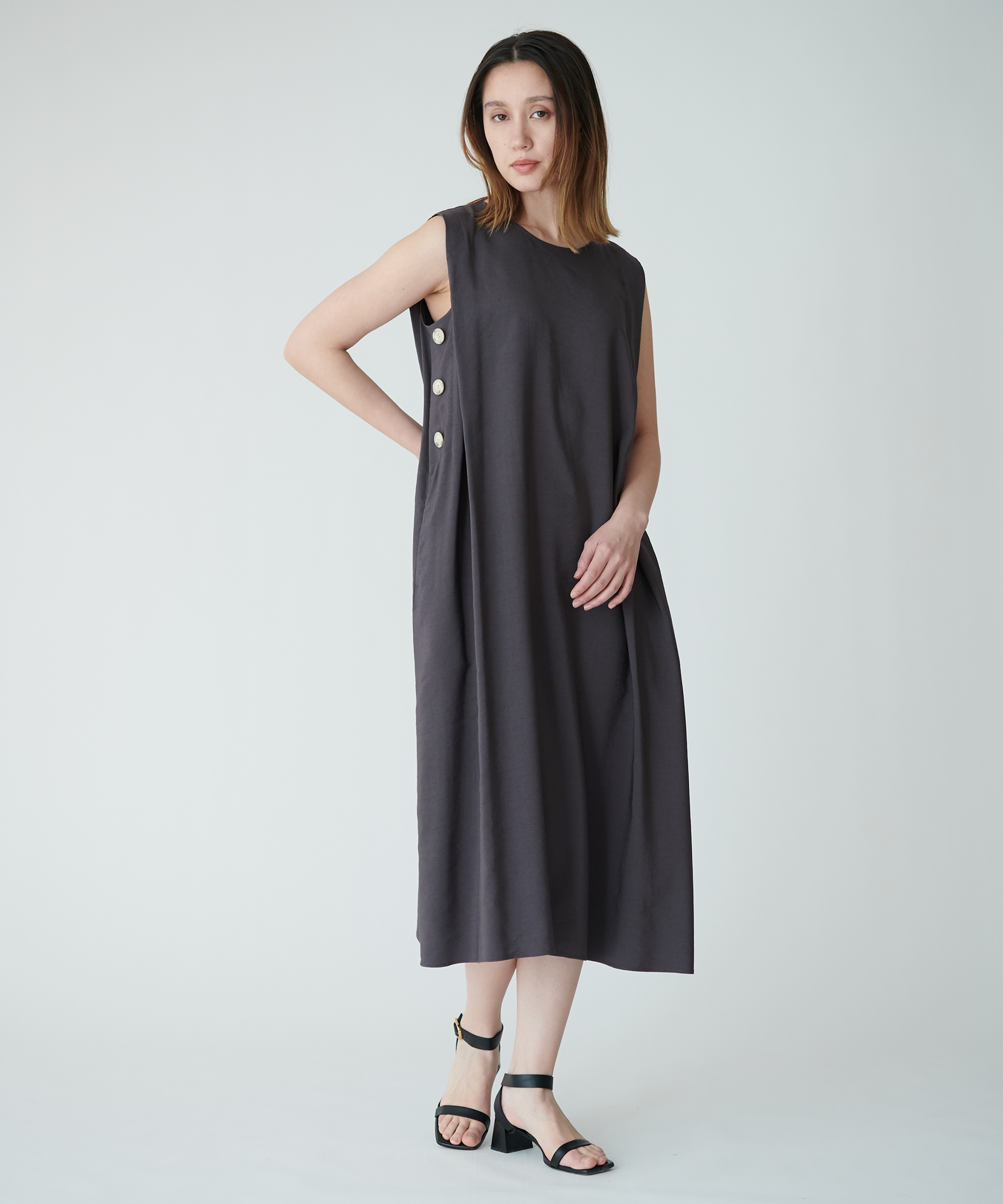 レーヨンリネンノースリーブワンピース – FACE SANS FARD
