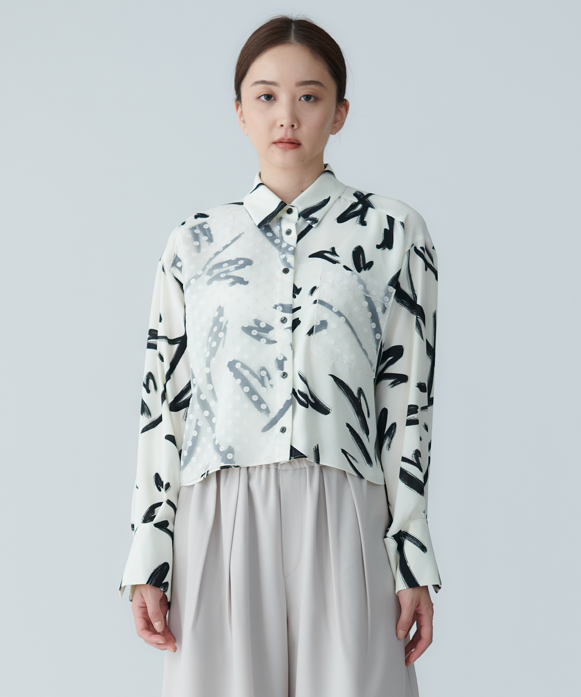 【美品】ANAYI スクリプトプリントブラウス サイズ38 314732.png?v=1755825203