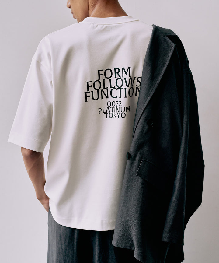 バックロゴプリントTシャツ