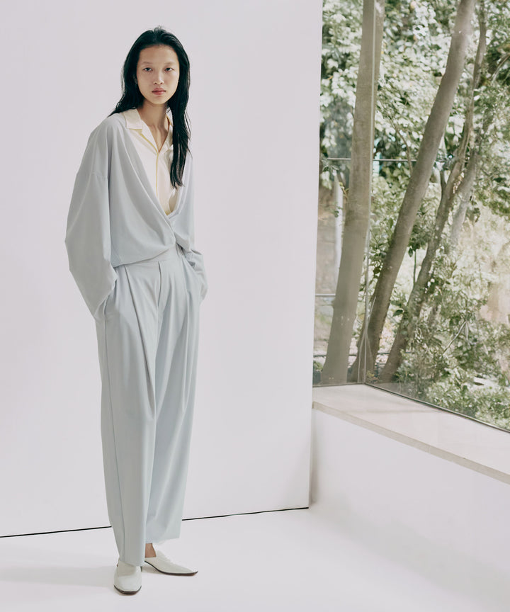 テーパードシルエットパンツ