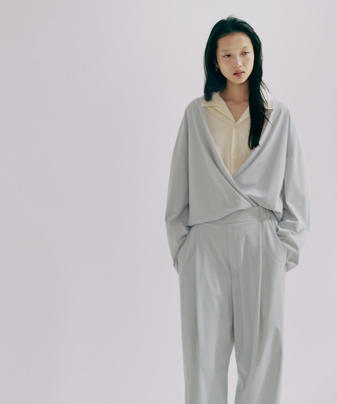 テーパードシルエットパンツ