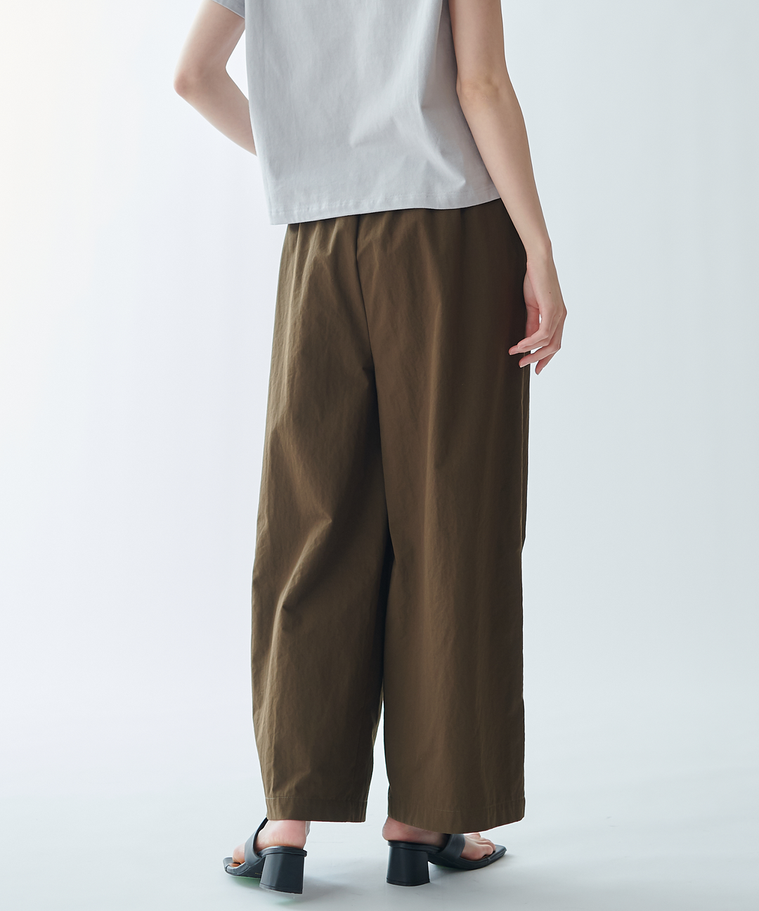 サスペンダー付きワイドパンツ