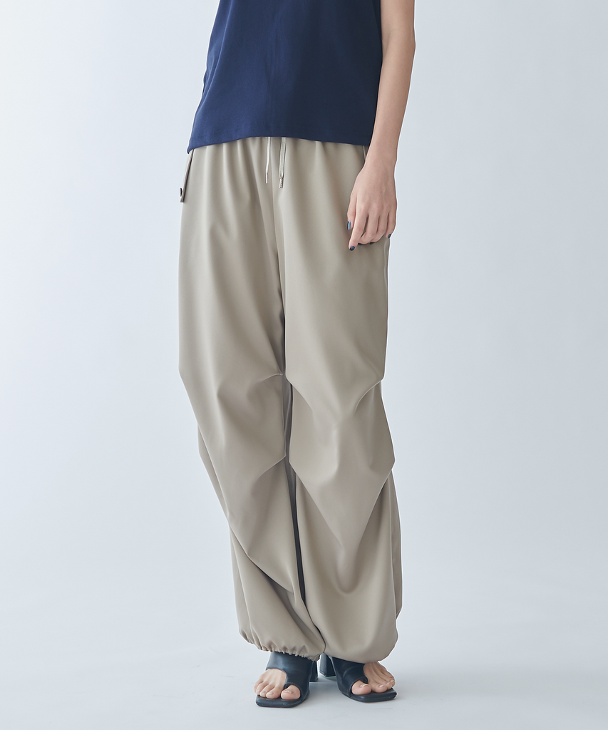 ストレッチサテンパラシュートパンツ – FACE SANS FARD