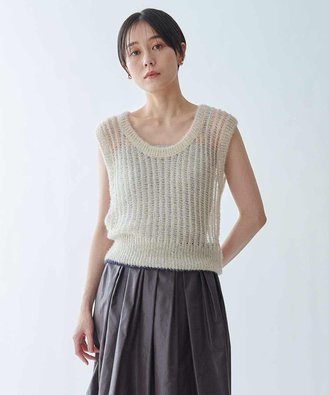 メッシュノースリーブニット