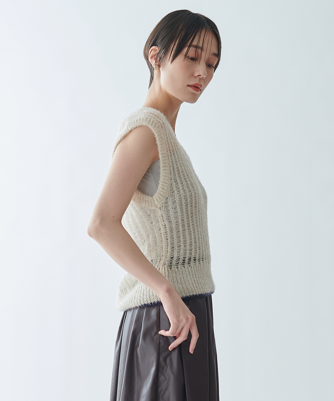 メッシュノースリーブニット