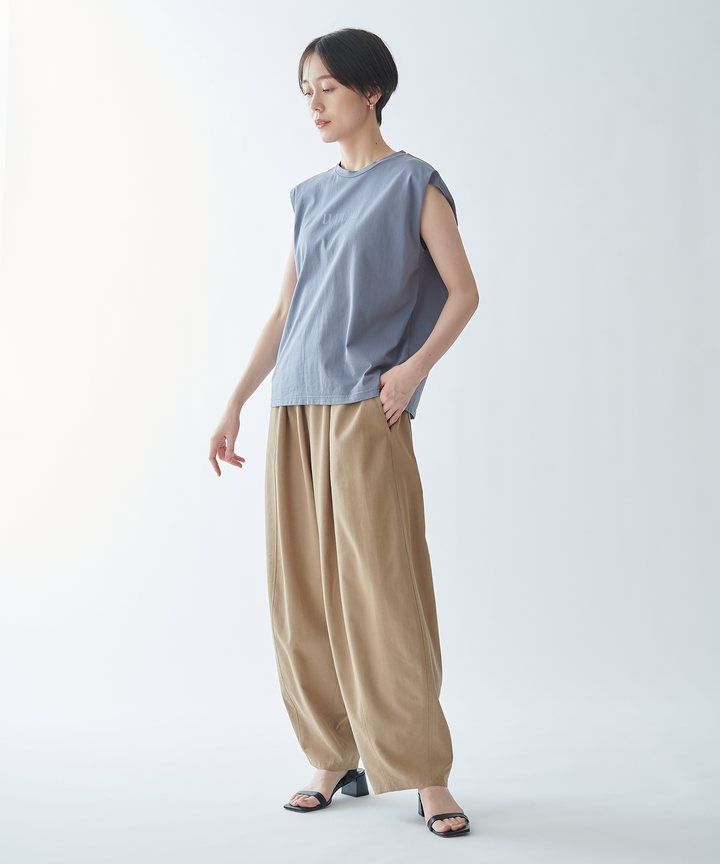 ヴィンテージ風ノースリーブトップス