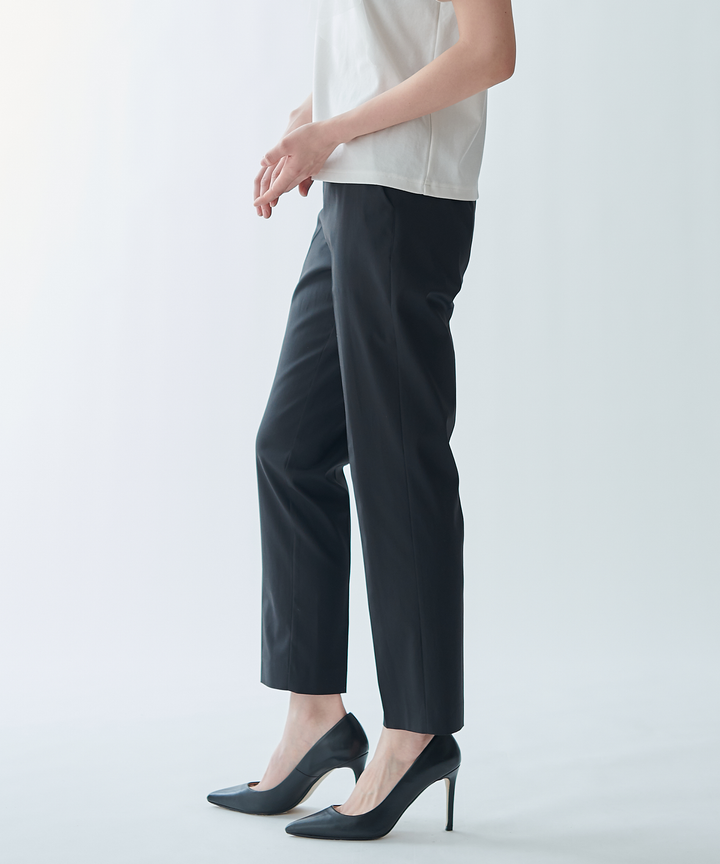 センターシームテーパードパンツ