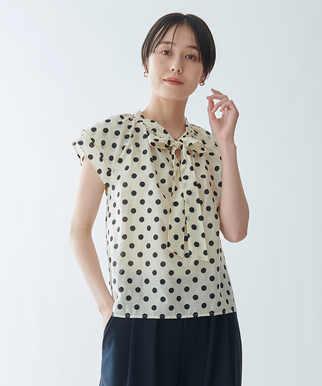 モデル H：166cm / 38 / エクリュ系