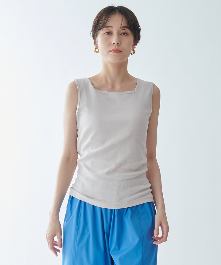 モデル H：166cm / 38 / エクリュ