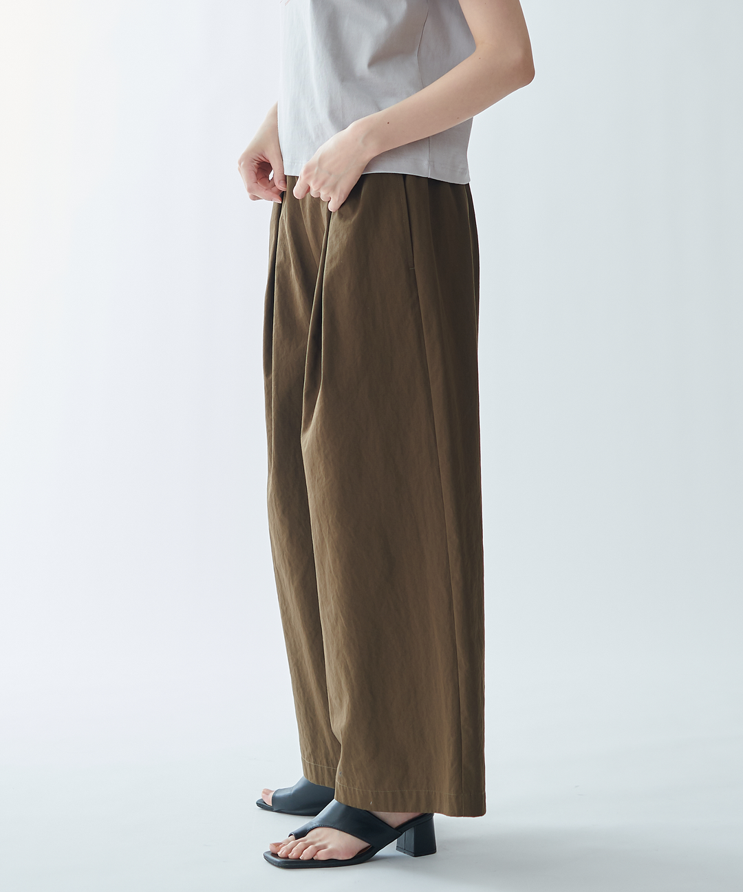 サスペンダー付きワイドパンツ
