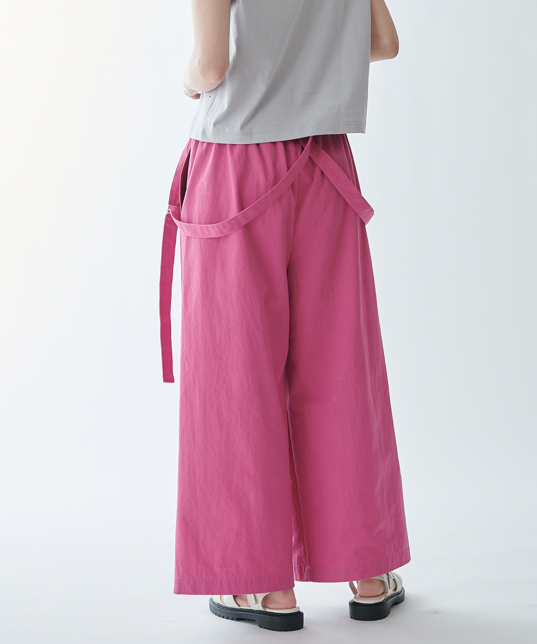 サスペンダー付きワイドパンツ