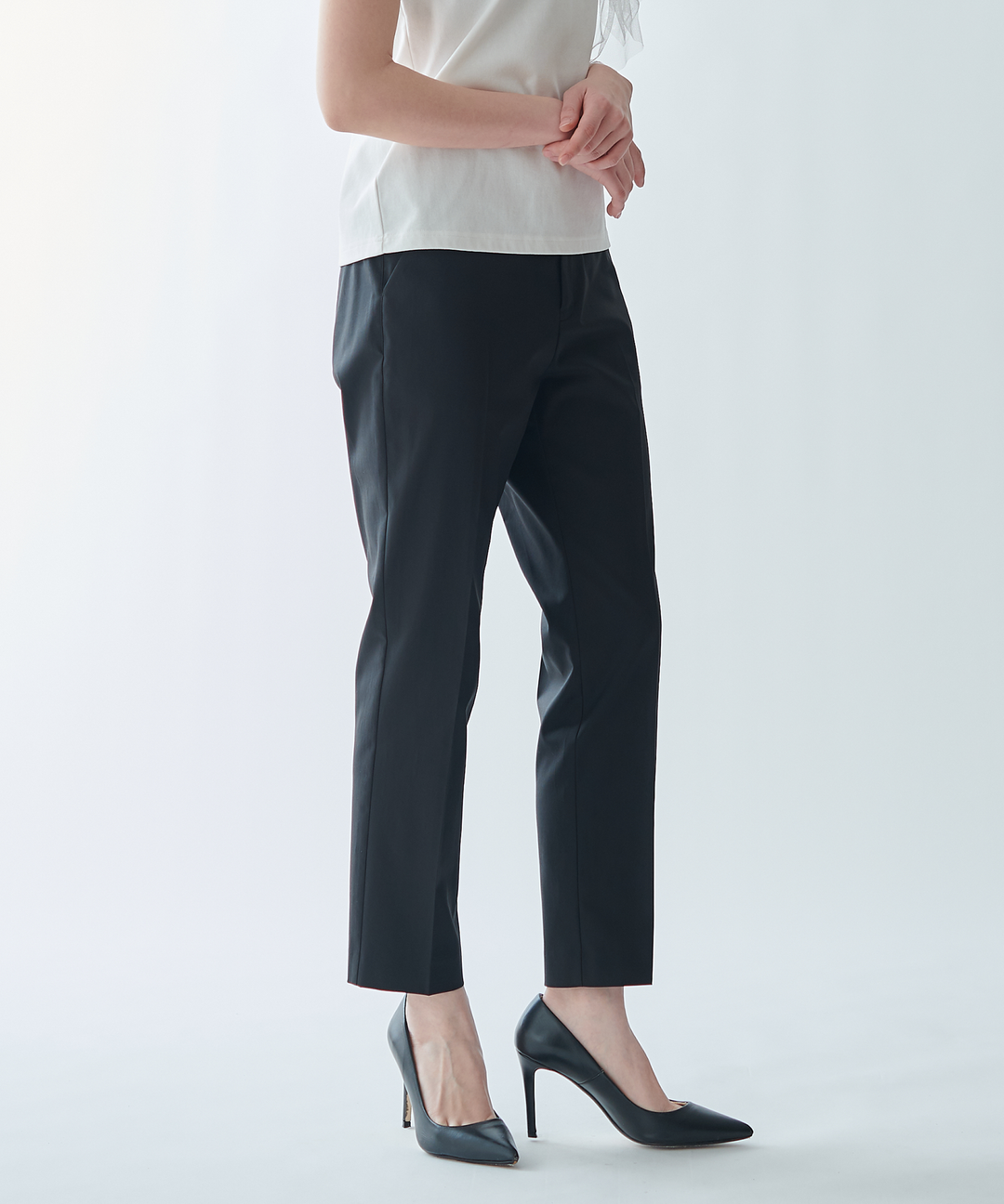 センターシームテーパードパンツ