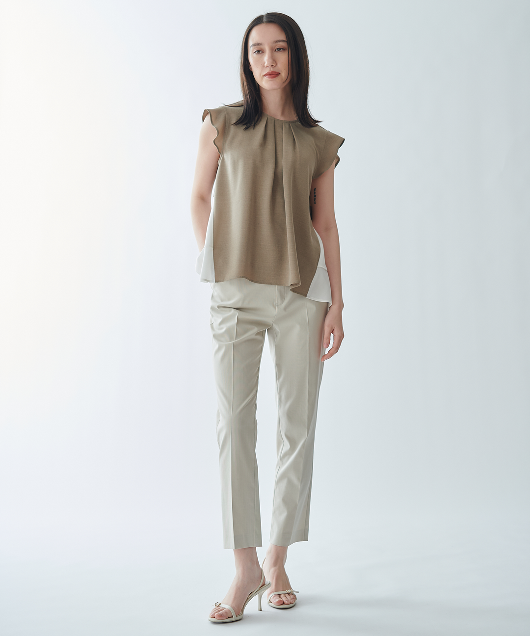 ラッフルノースリーブブラウス – FACE SANS FARD ラッフルノースリーブブラウス – FACE SANS FARD
