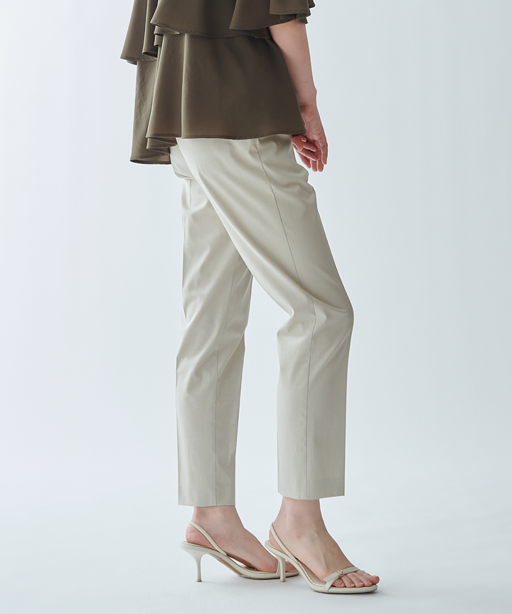 センターシームテーパードパンツ
