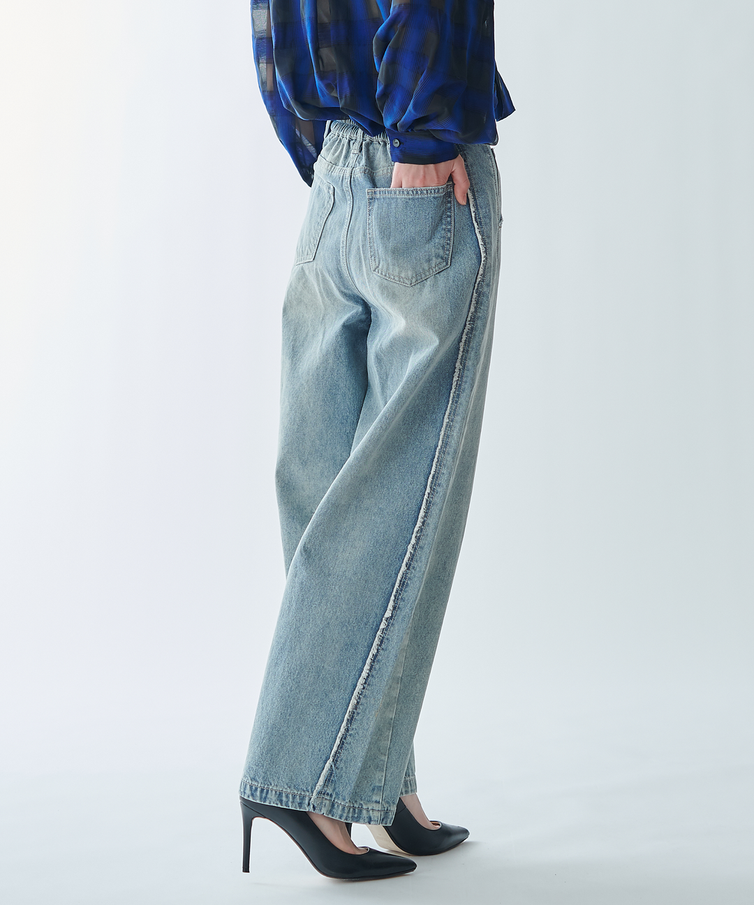 カーヴィーデニムパンツ