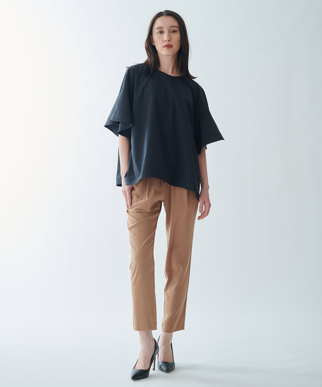 シンプルテーパードパンツ