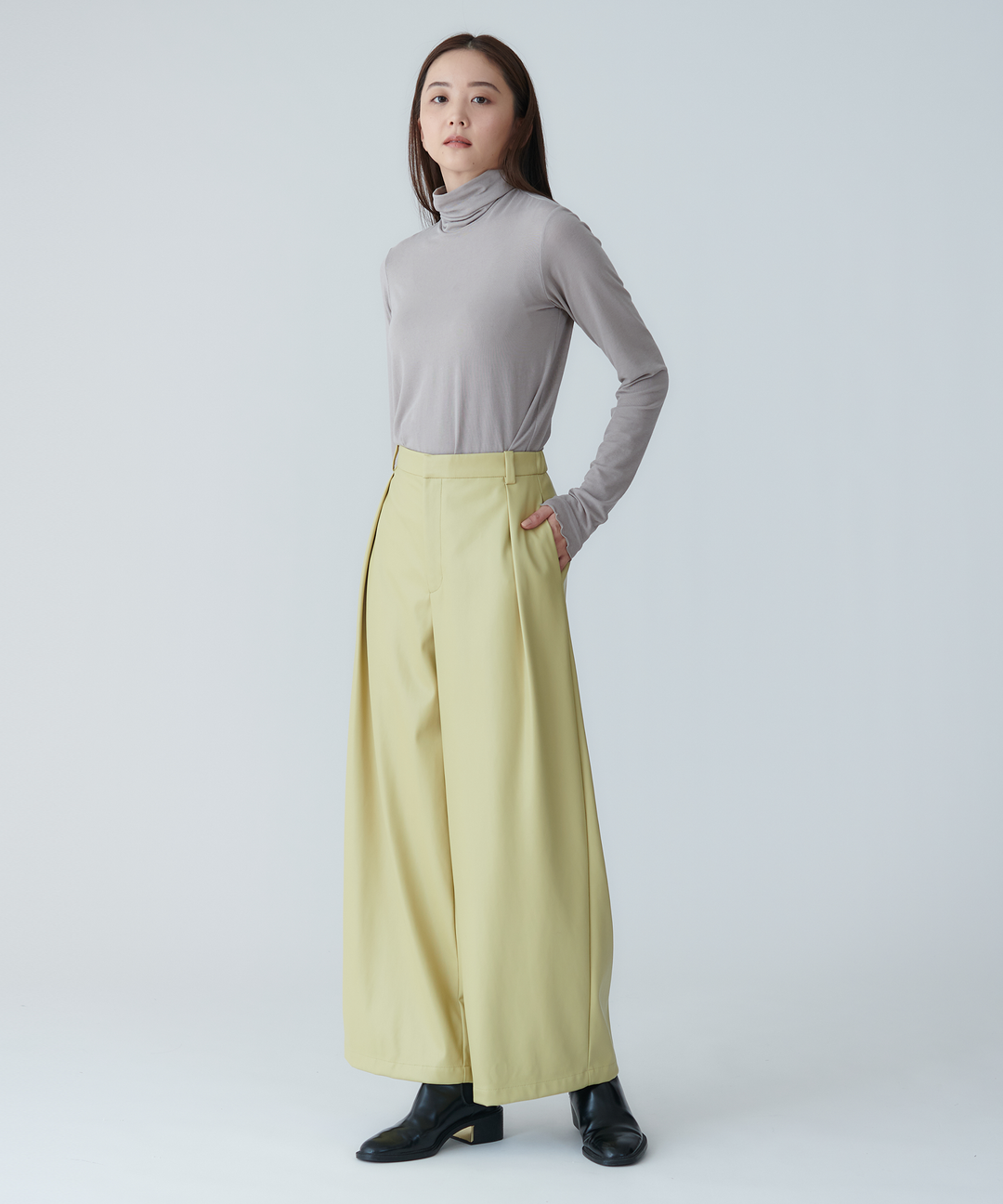 フェイクレザーカーブパンツ