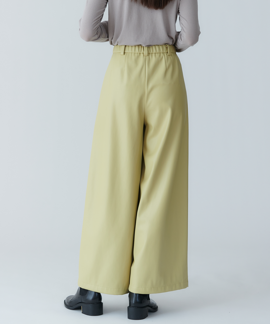フェイクレザーカーブパンツ