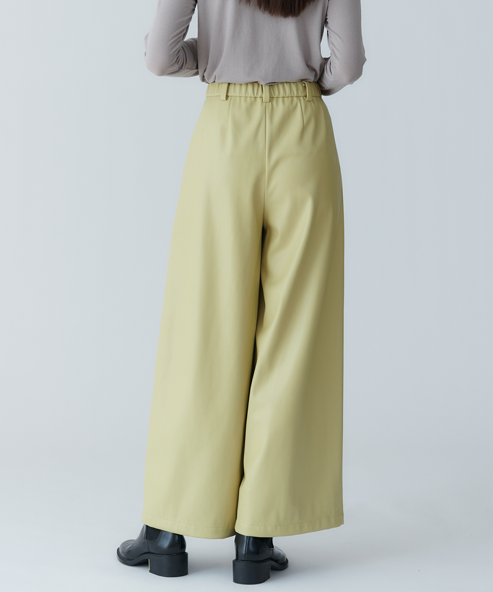 フェイクレザーカーブパンツ