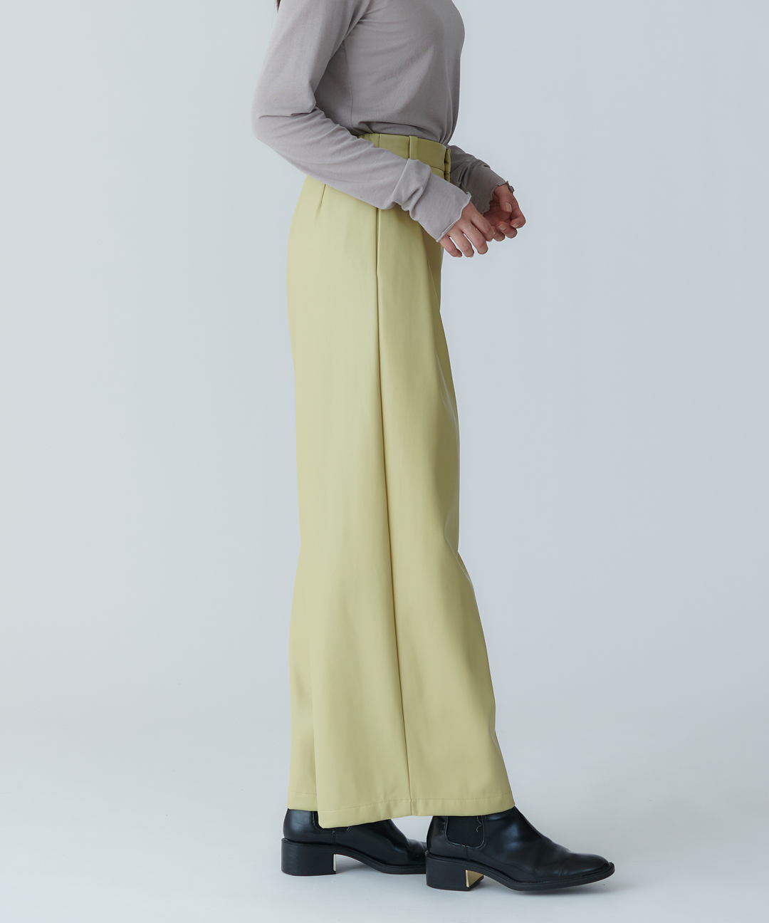 フェイクレザーカーブパンツ