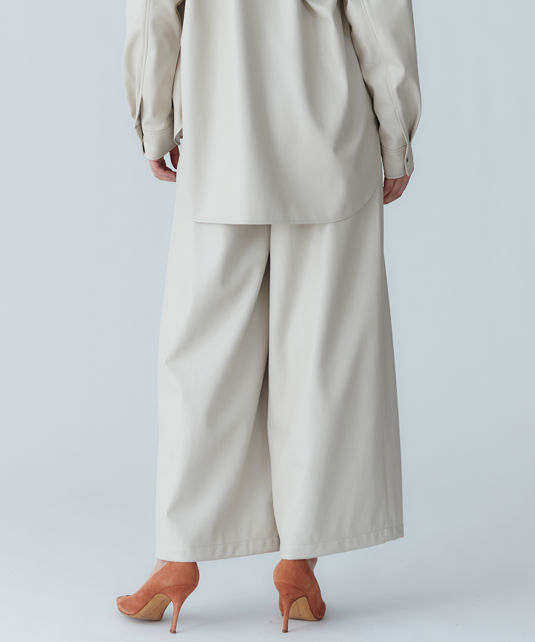 フェイクレザーカーブパンツ