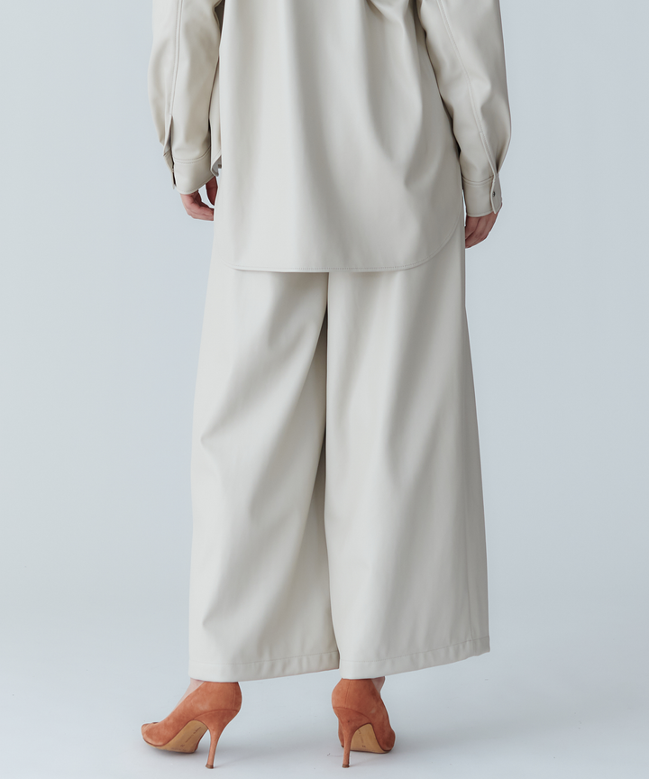 フェイクレザーカーブパンツ