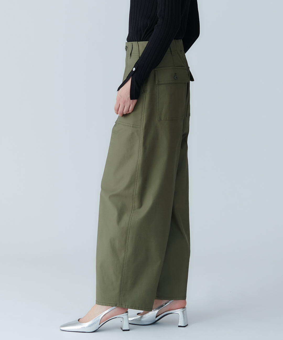 カーヴィーシルエットパンツ