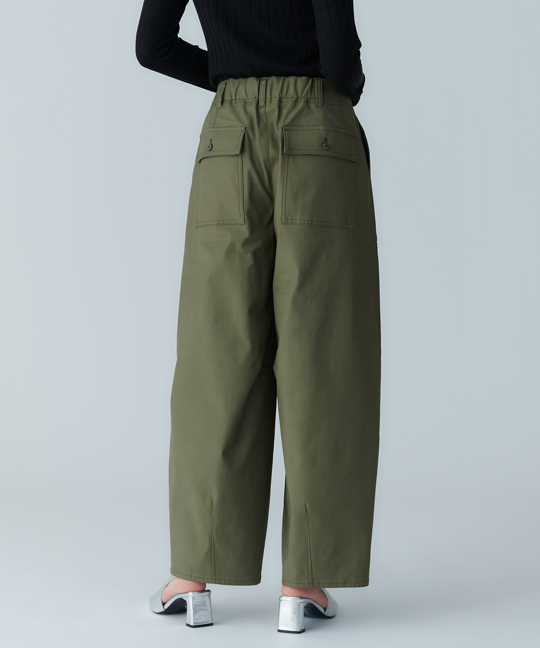 カーヴィーシルエットパンツ