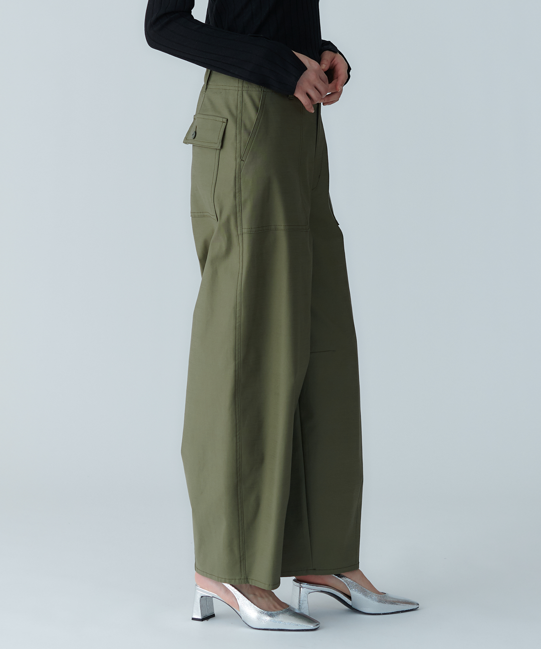 カーヴィーシルエットパンツ