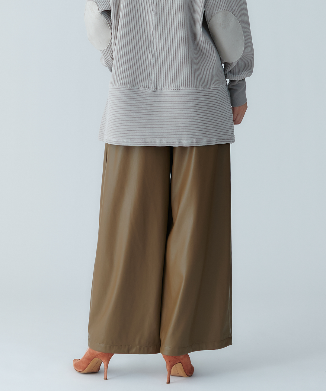 フェイクレザーカーブパンツ