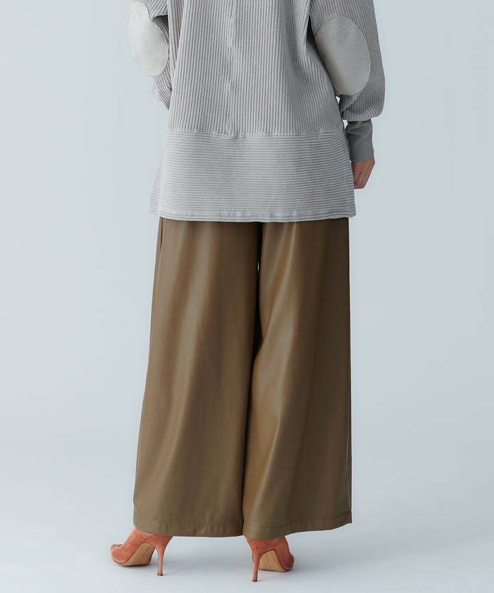 フェイクレザーカーブパンツ