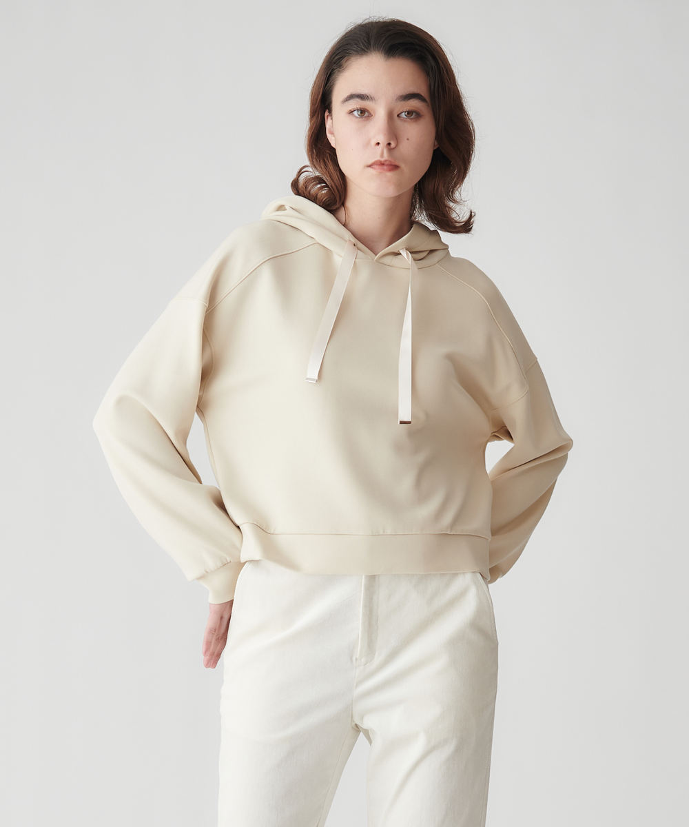 モデル H：172cm / 38 / ベージュ