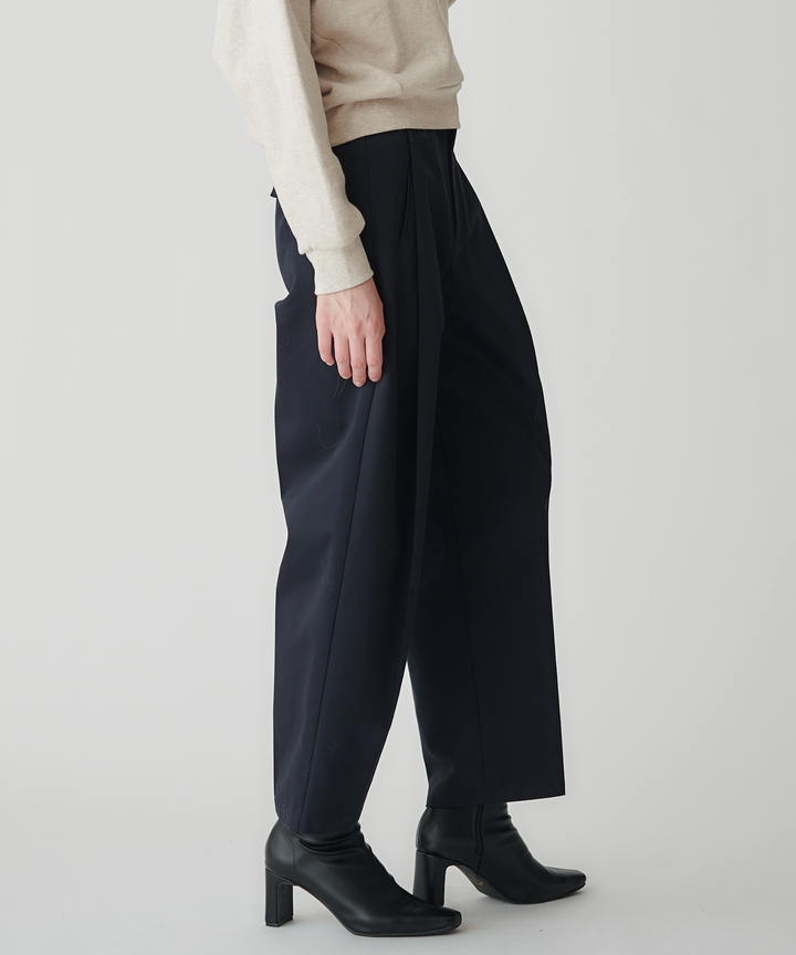 タックワイドテーパードパンツ