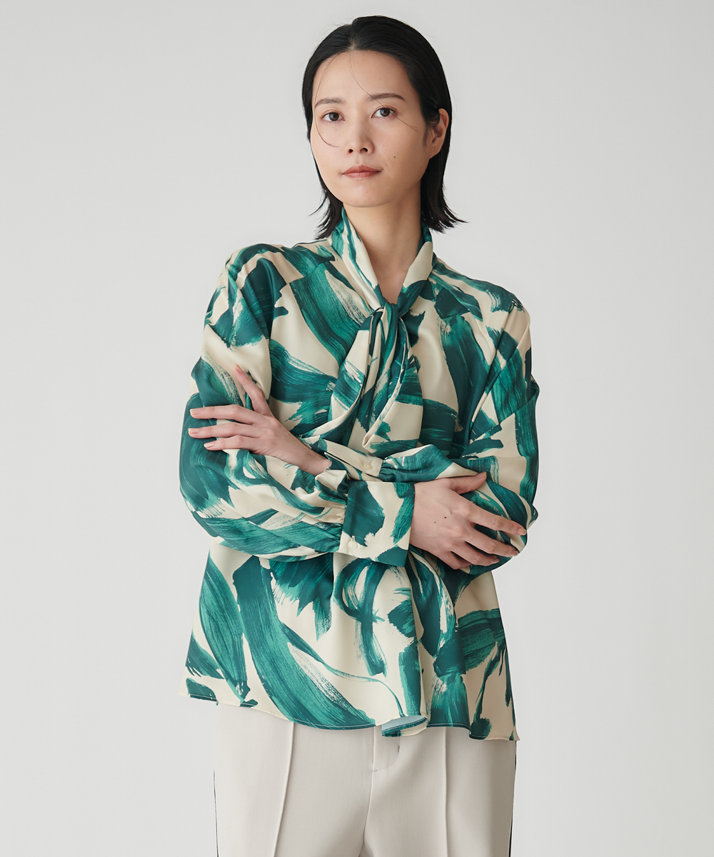 モデル H：167cm / 38 / ベージュ×グリーン系