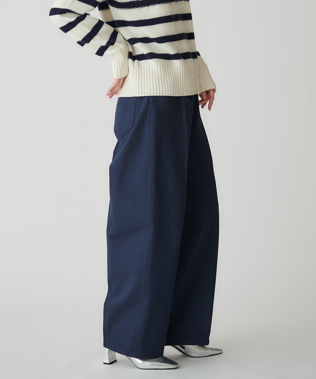 カーヴィーシルエットデニムパンツ