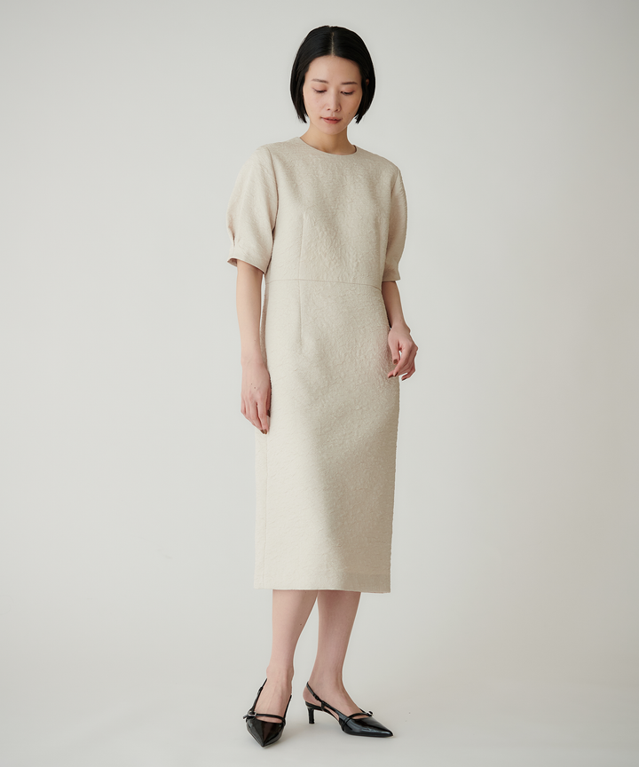 モデル H：167cm / 38 / ベージュ