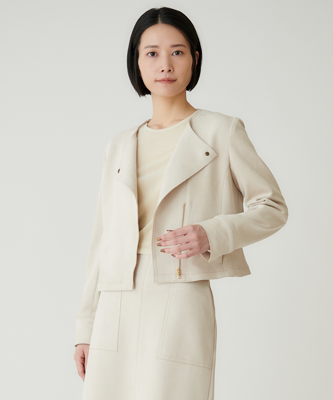 モデル H：167cm / 38 / エクリュ