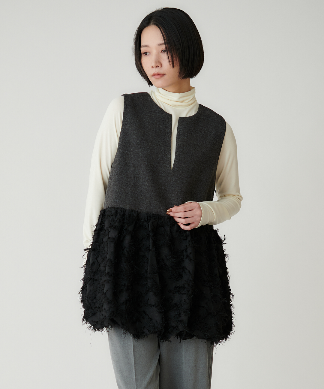 モデル H：167cm / 38 / チャコールグレー×ブラック