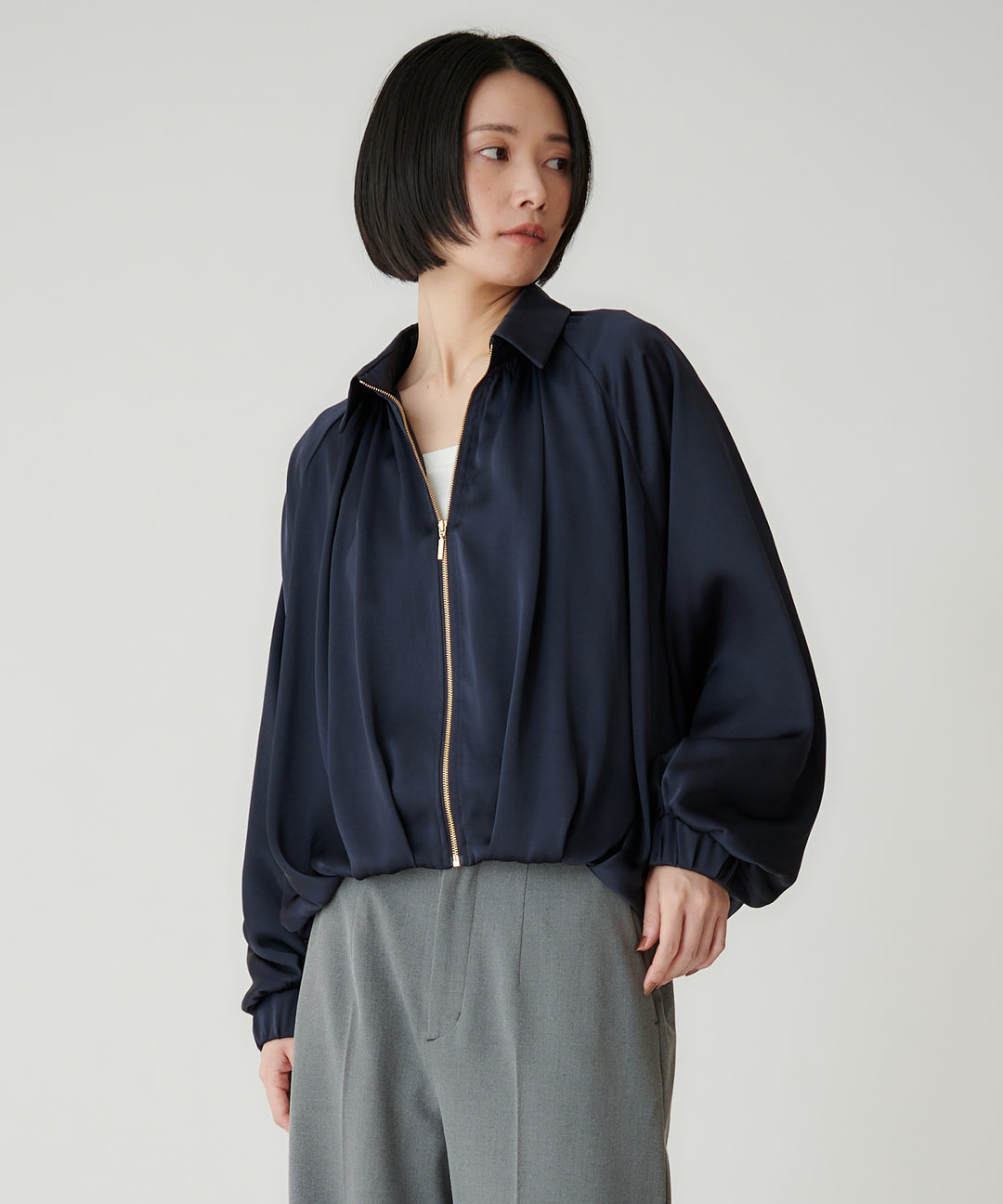 モデル H：167cm / 38 / ネイビー