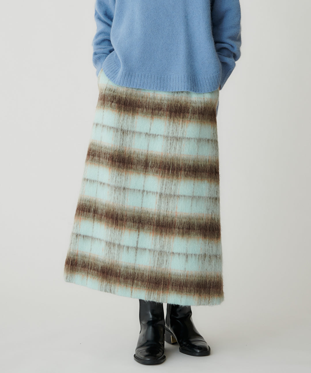 モデル H；167cm / 38 / ペールグリーン系