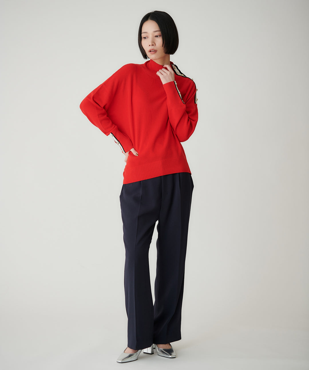 ラインテープトラッドスタンドネックニット