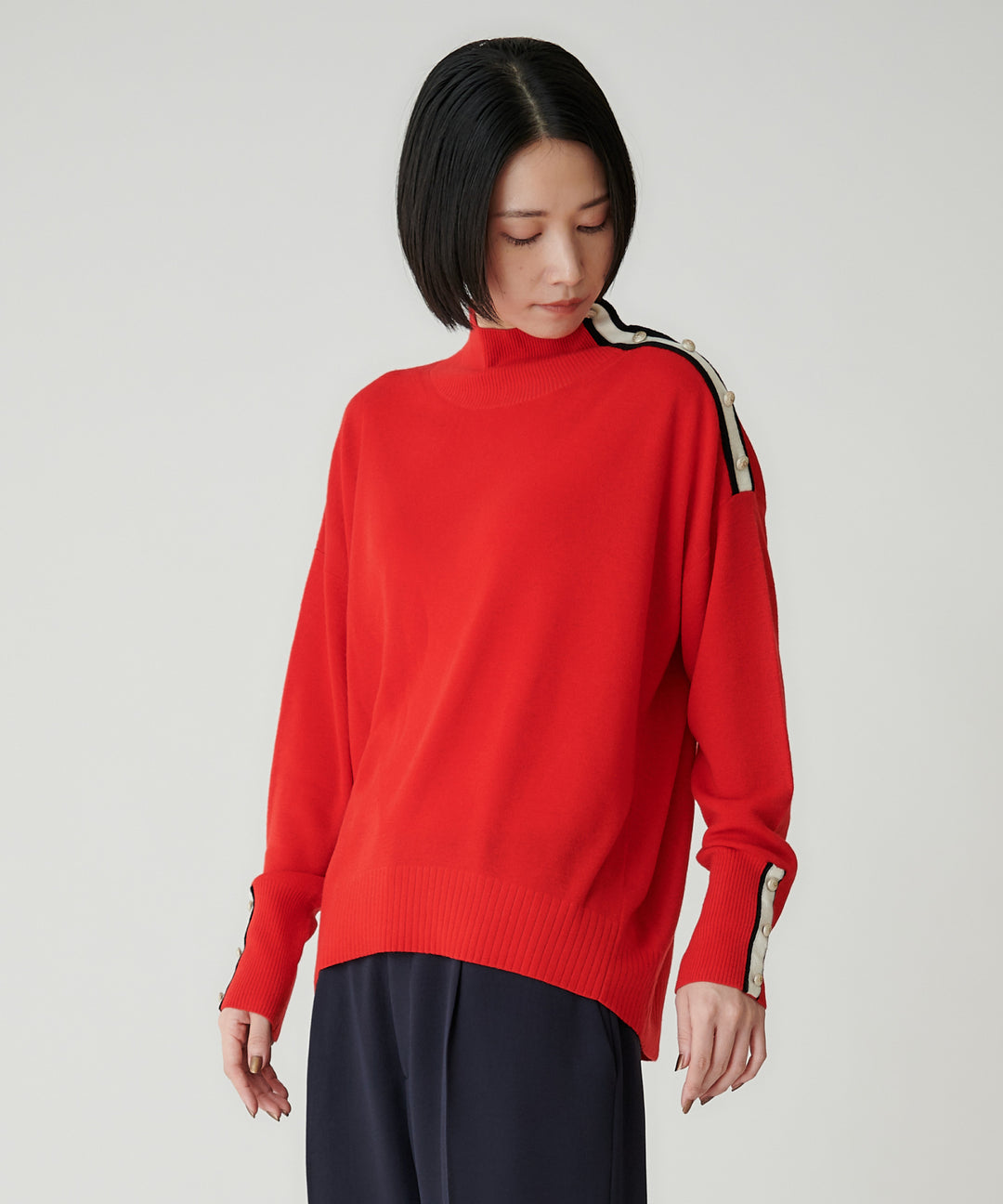 ラインテープトラッドスタンドネックニット