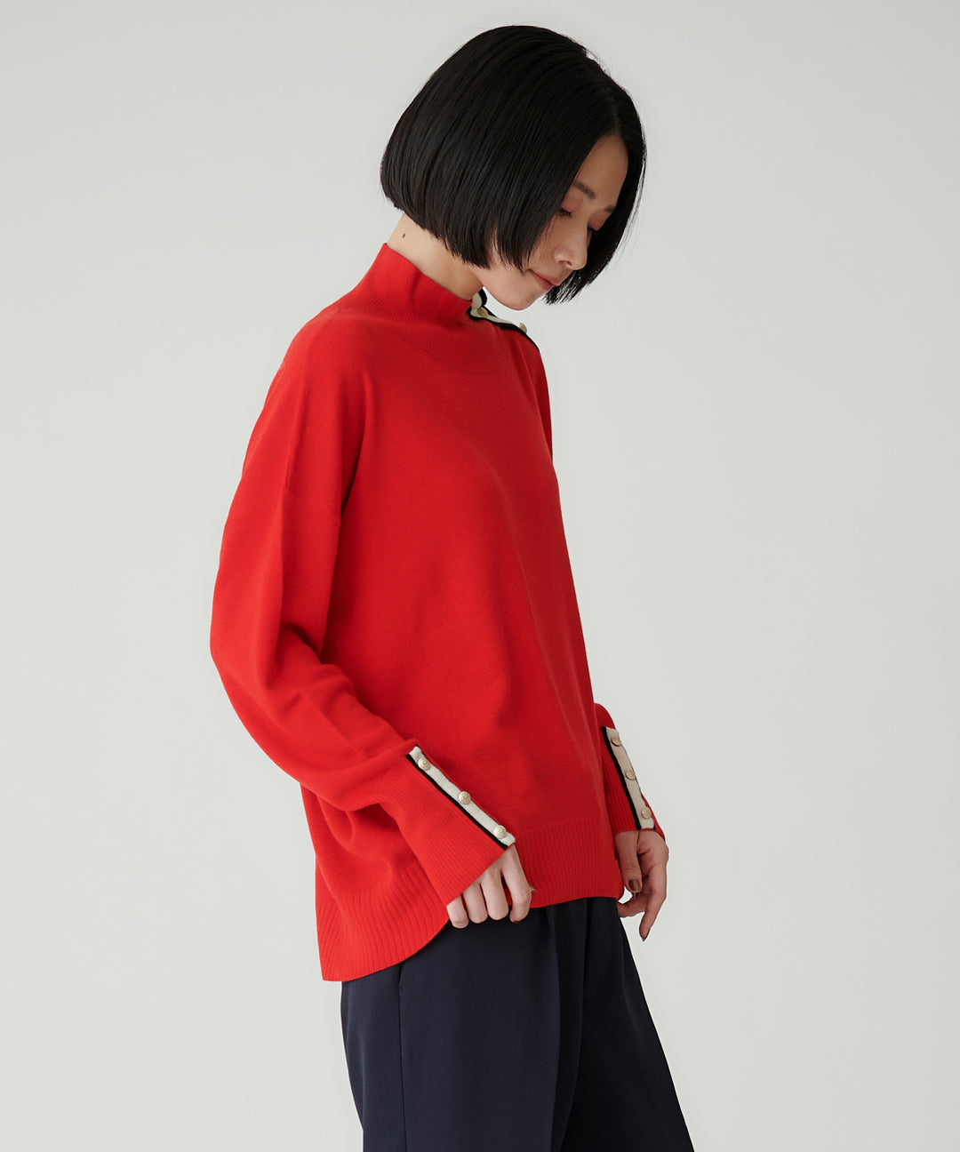 ラインテープトラッドスタンドネックニット