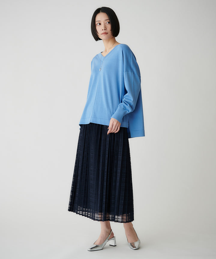 シンプルVネックニット