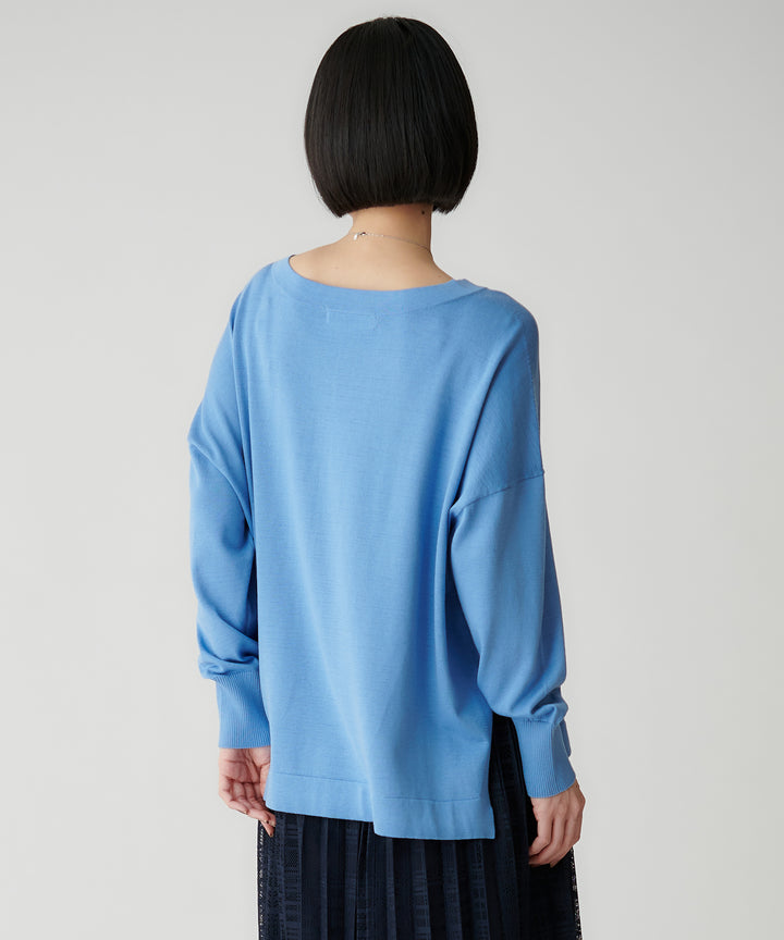 シンプルVネックニット