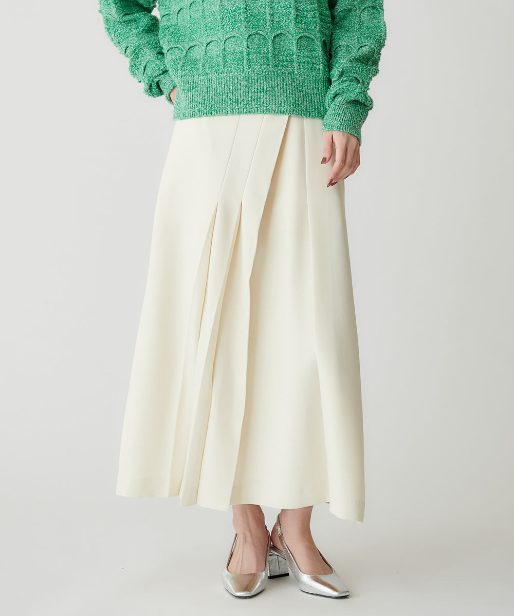 モデル H：167cm / 38 / オフホワイト