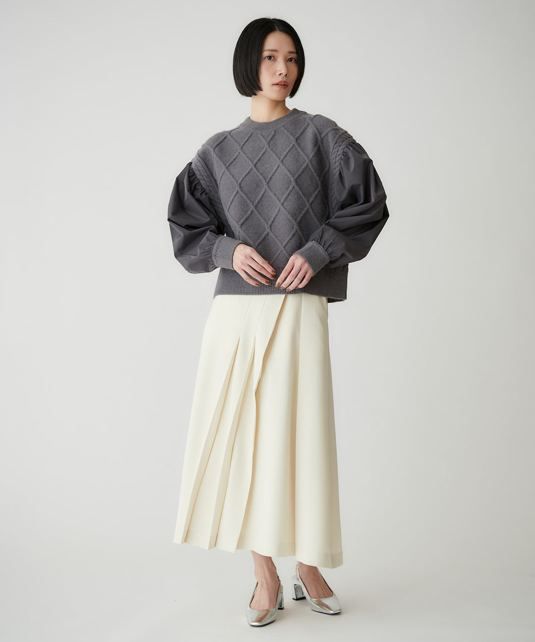 ケーブル×布帛スリーブ異素材ニット