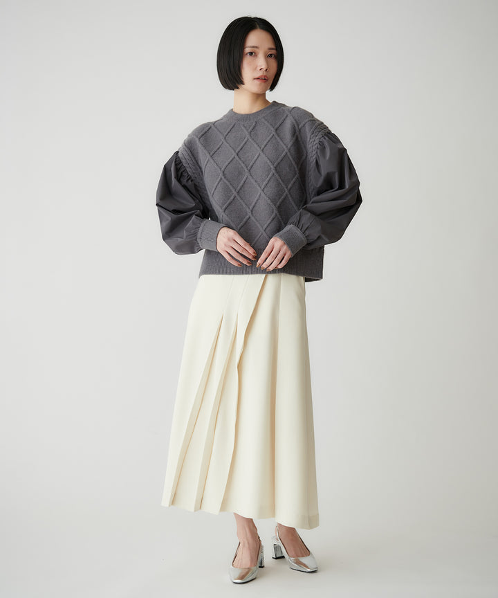 ケーブル×布帛スリーブ異素材ニット
