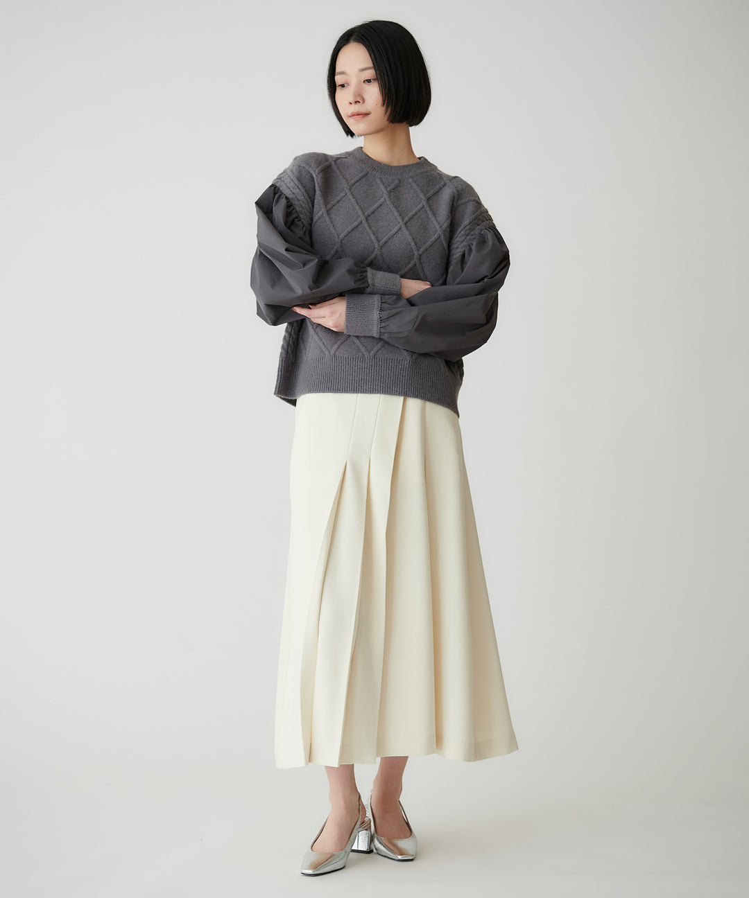 ケーブル×布帛スリーブ異素材ニット