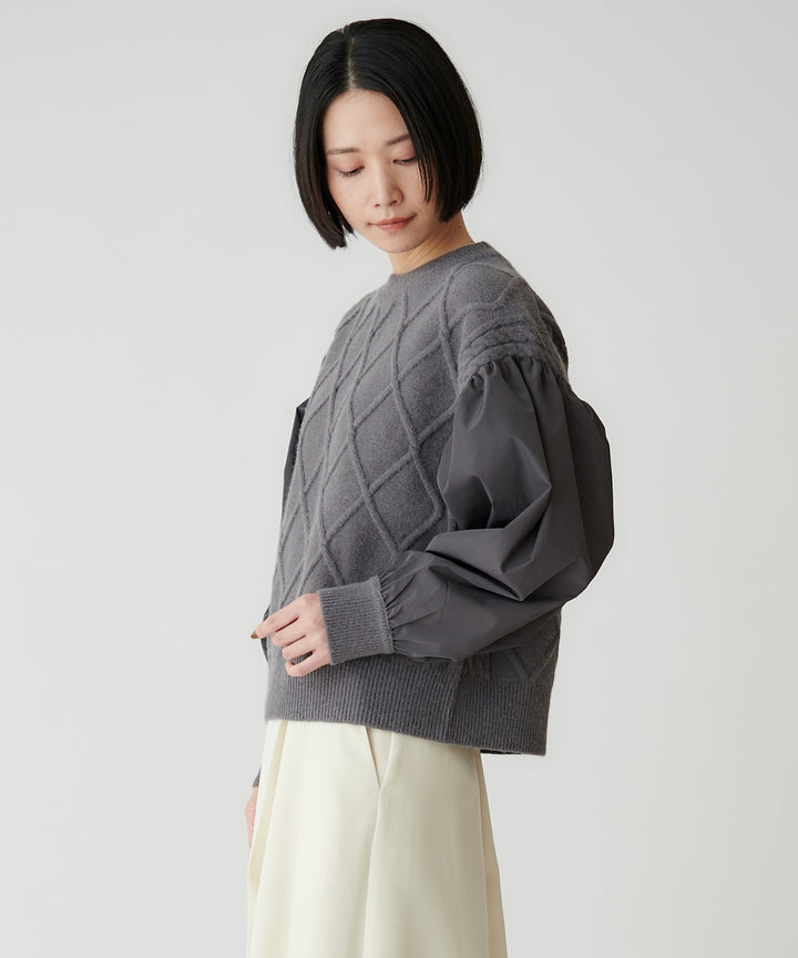 ケーブル×布帛スリーブ異素材ニット